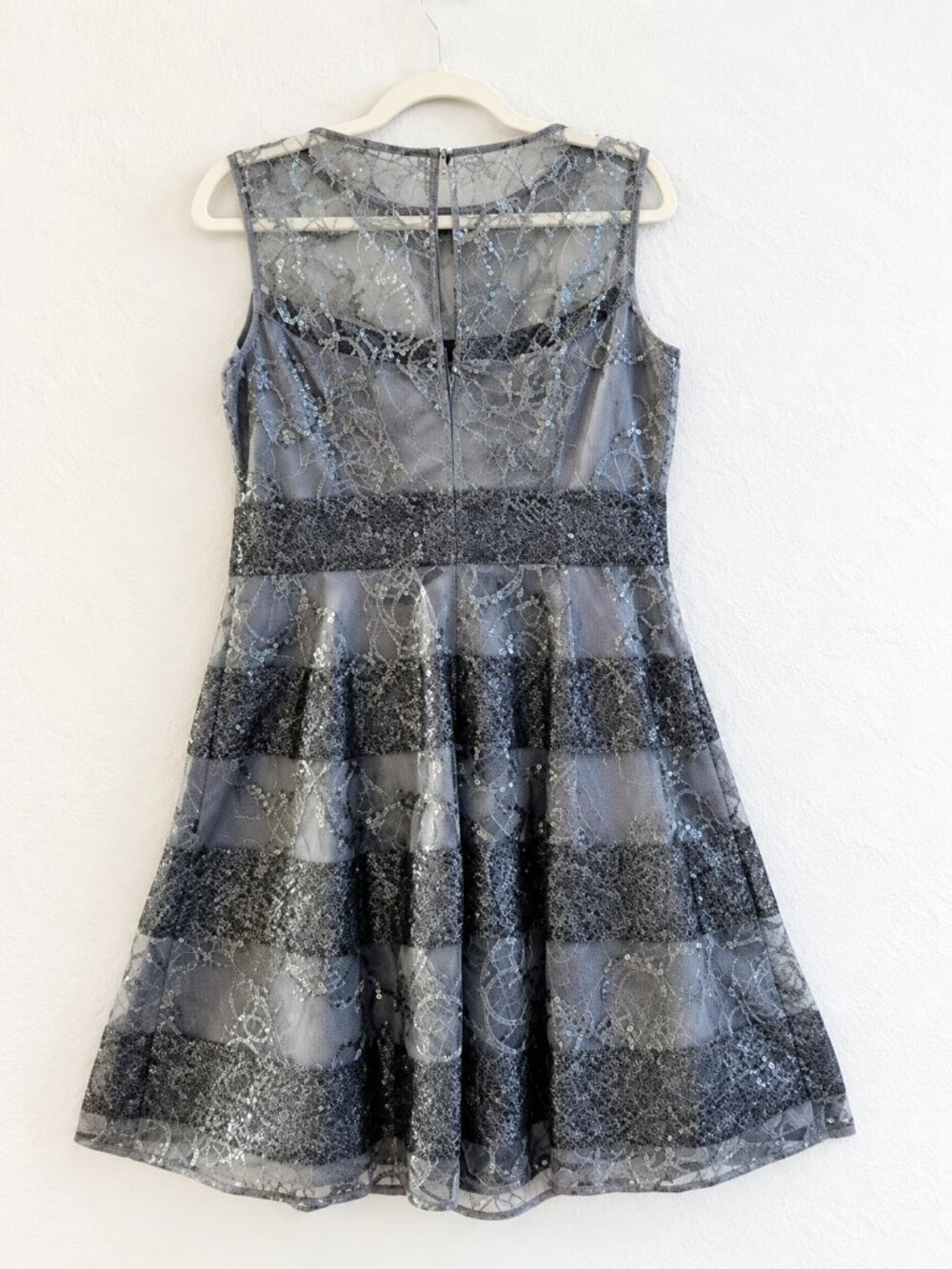 Kay Unger Silver Gray Sequin Lace Cocktail Dress Size 12 Embellished Formal - Picture 4 of 9